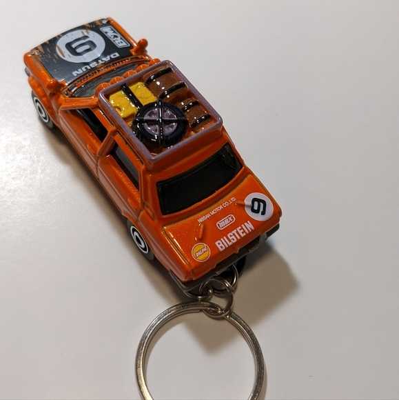 Datsun 510 Rally Car Keychain Hot Wheels - Picture 4 of 5